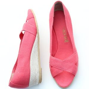 VINTAGE JOYCE PINK/TAN CANVAS FABRIC WEDGE SHOES